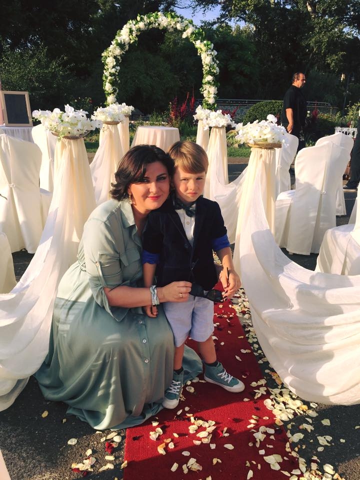 "კურიერის" ჟურნალისტის თეა ადეიშვილის ულამაზეს ქალიშვილი უცნობებსაც კი დედას ახსენებს mshoblebi