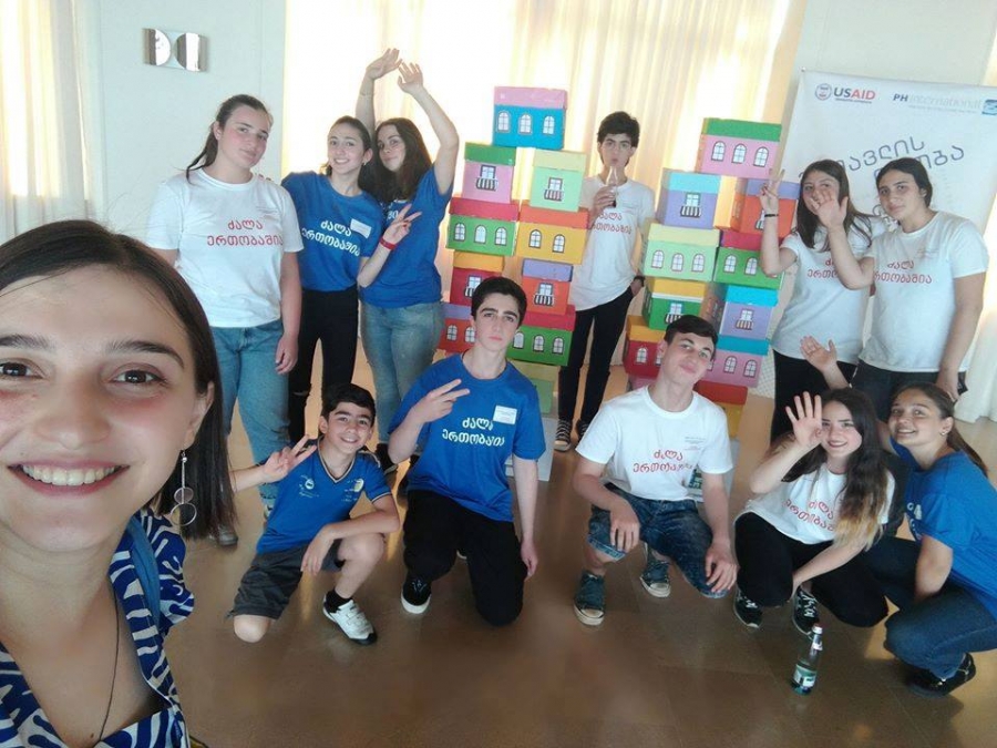 "ონლაინგაკვეთილის ჩაწერამდე ჩემს შვილთან გავდივარ რეპეტიციას..." - პედაგოგი, რომლის სატელევიზიო გაკვეთილები პოპულარობით სარგებლობს mshoblebi