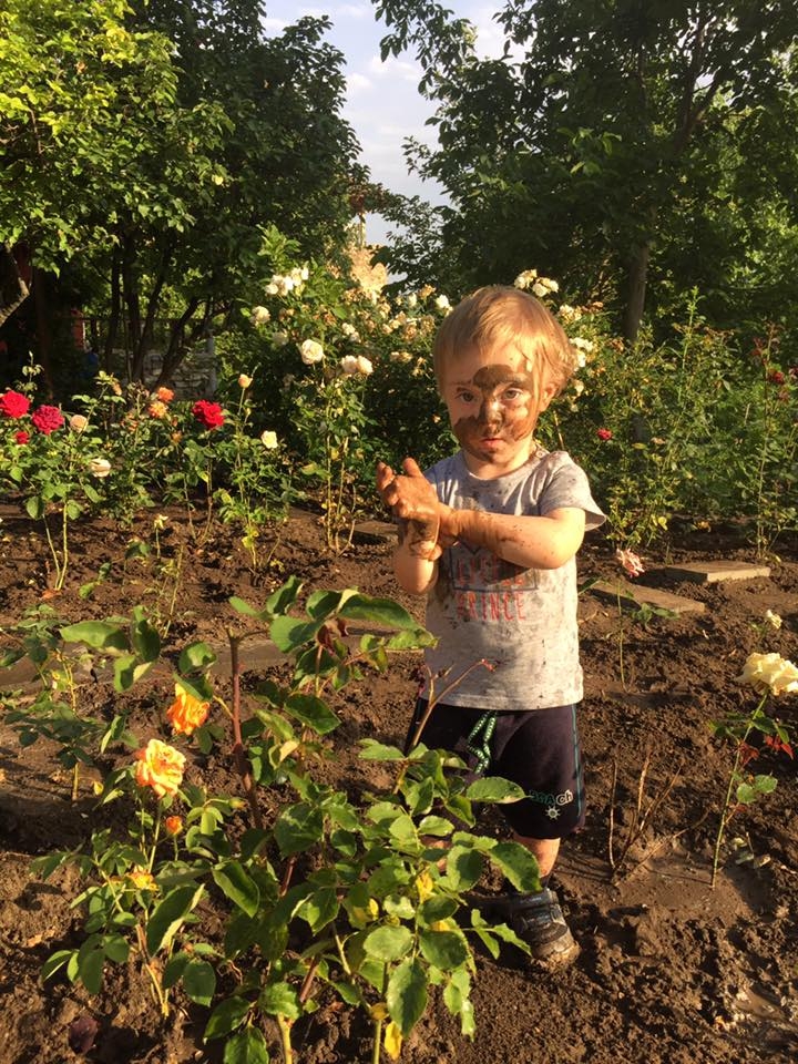 მაკა ჩიჩუა მესამე შვილს ელოდება - ვინ ეხმარება თემოს გაზრდაში პირველ ლედის mshoblebi