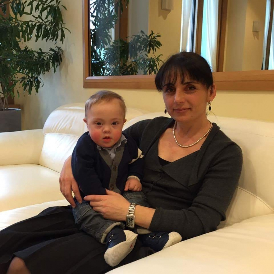 მაკა ჩიჩუა მესამე შვილს ელოდება - ვინ ეხმარება თემოს გაზრდაში პირველ ლედის mshoblebi