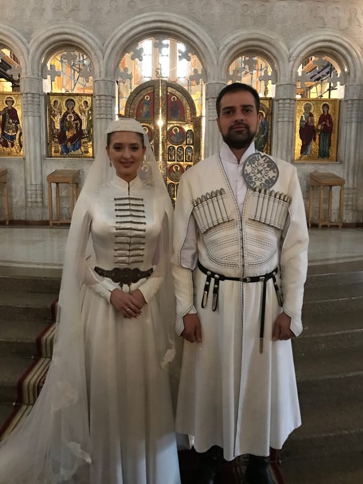 ქართველი ბიჭისა და ჩერქეზი გოგოს სიყვარულის ისტორია და ფოტოები საოცარი ქორწილიდან - სიყვარულის გამო შეცვლილი სარწმუნოება mshoblebi