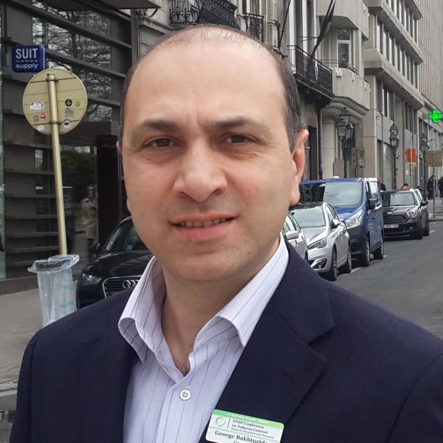 თუ არასრულწლოვანი მოწევს აკრძალულ ადგილას, მშობელი 100-დან 300 ლარამდე ჯარიმას გადაიხდის - როგორ უნდა მოიქცეთ, თუ ვინმე თამბაქოს კვამლით გაწუხებთ mshoblebi