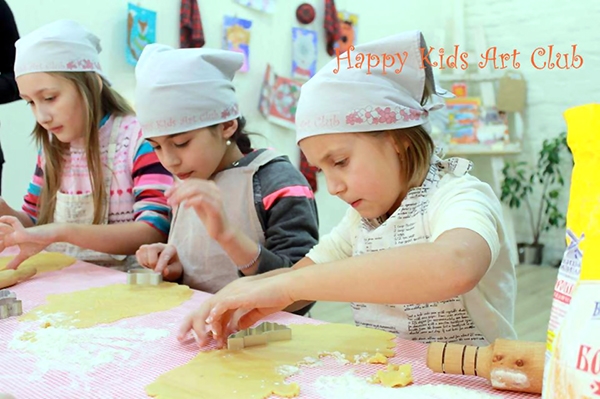 "2 წლის ბავშვს სჭირდება უნარებისა და ტვინის ცენტრების განვითარება, რომ უფრო სწრაფად ისწავლოს წერა-კითხვა" - საბავშვო ხელოვნების სტუდიის საქმიანობა mshoblebi