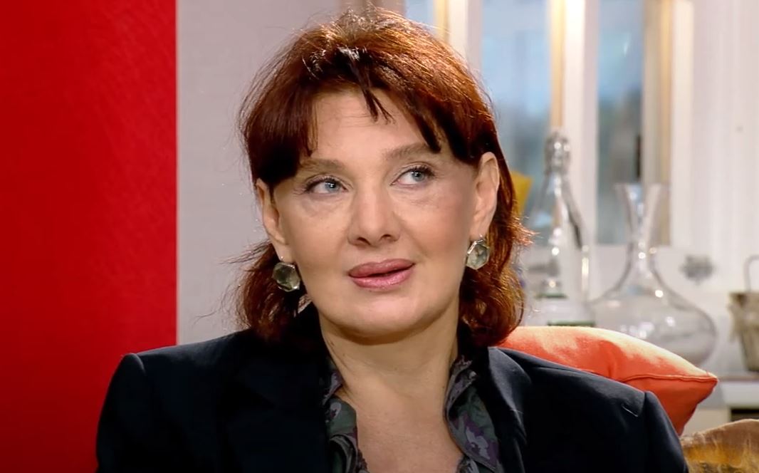 "ჩვენი სახლის აშენების იდეა მე მეკუთვნის... ორი სართულია, ასევე საუნა და აუზი... ვერ ვიწუწუნებ, ძალიან კმაყოფილი ვარ იმით, რაც მაქვს" - ჟანრი ლოლაშვილი და თათული დოლიძე საკუთარ სახლში გვმასპინძლობენ mshoblebi