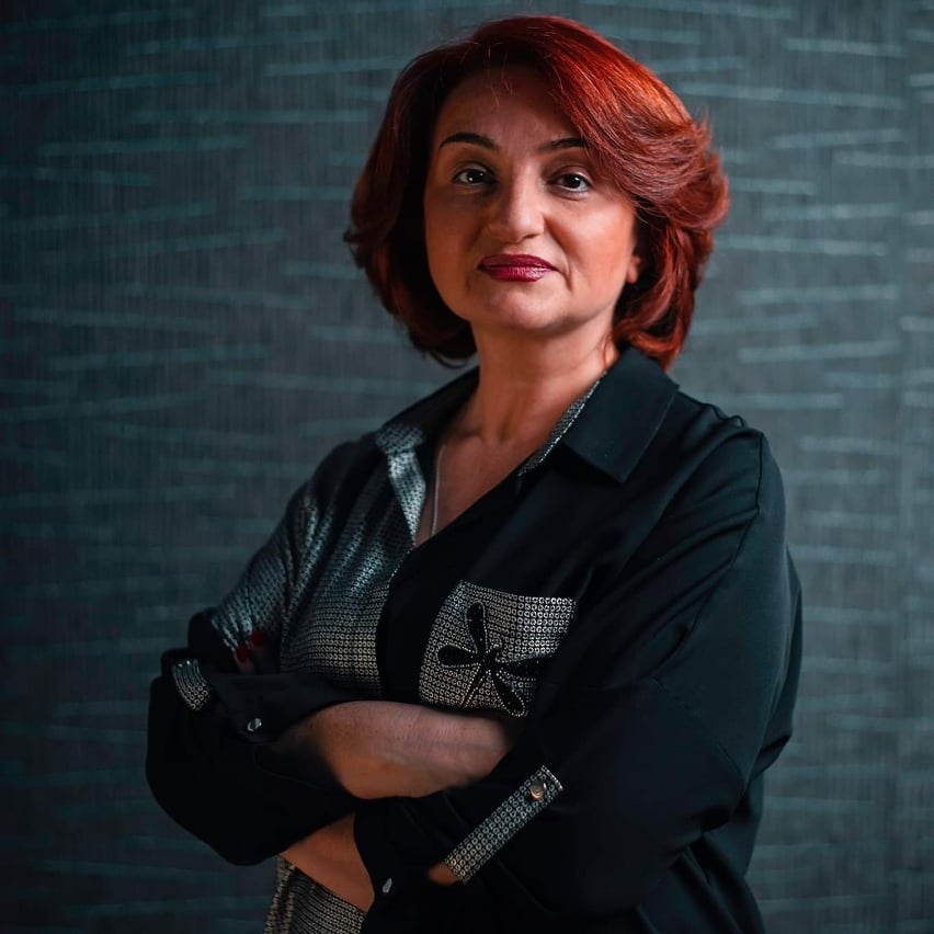 "10-11 წლის გოგონები საკუთარ სექსუალობაზე საუბრობენ და საოცარ ვიდეოებს დებენ" - რა ხდება "ქართულ ტიკ-ტოკზე" და უნდა გააკონტროლოს თუ არა მშობელმა ბავშვის სოციალური ქსელები mshoblebi
