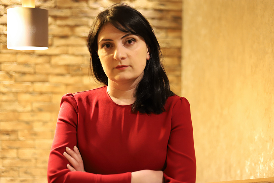 "კატასტროფაა, რაც ონლაინებზე ხდება. ამას ჯობია, აღიაროს ქვეყანამ, რომ ონლაინსწავლებას ვერ უმკლავდება", "ძალიან ცუდად აისახა დისტანციური სწავლება პატარას ფსიქიკაზე..." - რას ამბობენ სპეციალისტები და მშობლები ონლაინსწავლებაზე mshoblebi