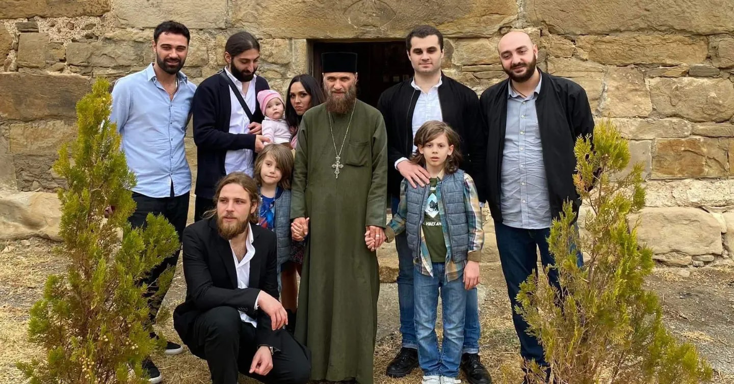 "შენ ხარ ადამიანი, რომელიც ყოველ წუთს და ყოველ წამს მიფერადებ შენი ყოფნით..." - ნუკა კვალიაშვილის ოჯახური ბედნიერება mshoblebi