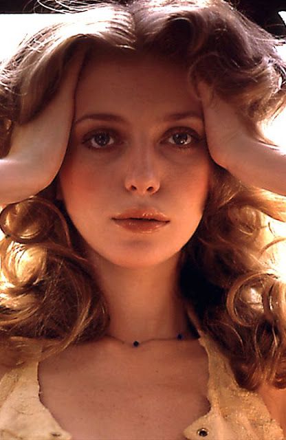bebe-buell-flare-street-1720951312.1_1024x1024.jpg