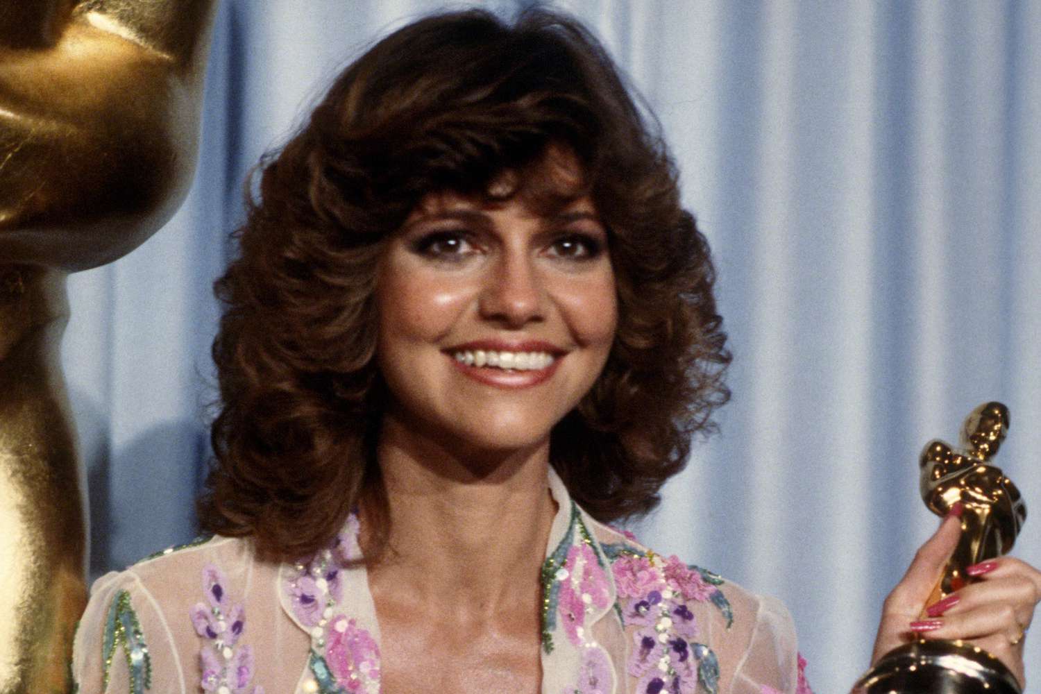 sally-field-oscars-night-mag-rollout-122823-tout-1-72414470381443f88f00bbc4047f679d-1726991365.jpg
