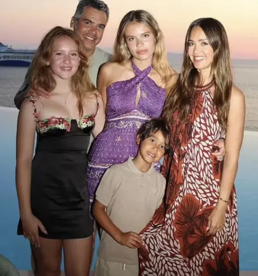 dbca95cd6e5e951bcd538bf188fc18c8-cropped-510x546-1736485090.webp