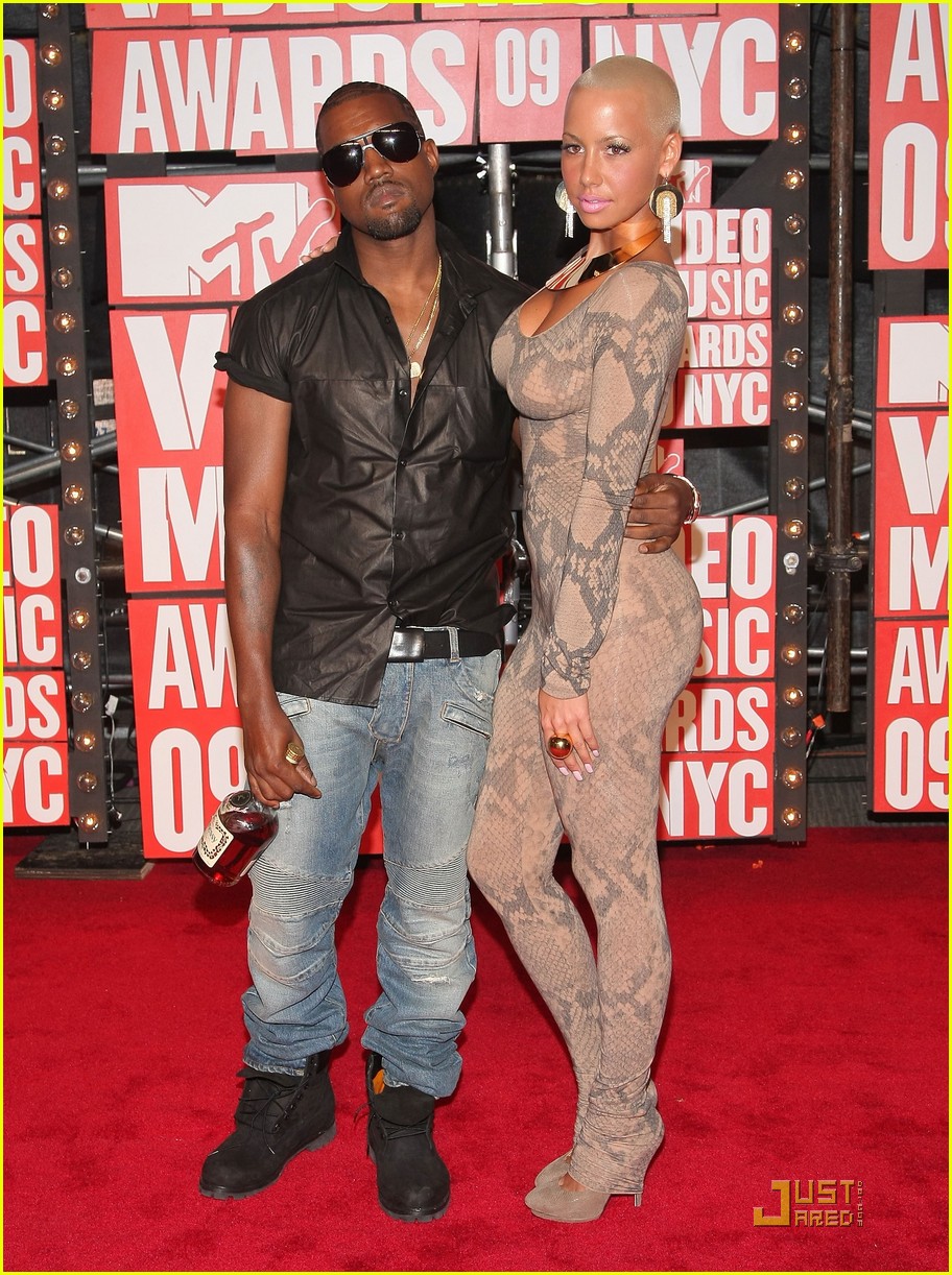 kanye-west-amber-rose-2009-mtv-vmas-07-1741370908.jpg