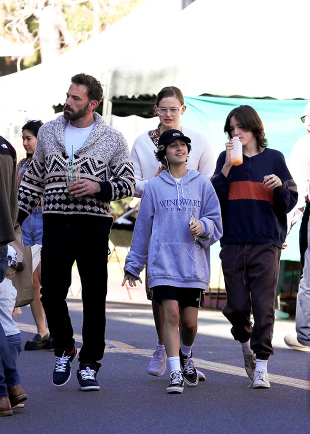 ben-affleck-with-kids-backgrid-embed-1742884999.webp