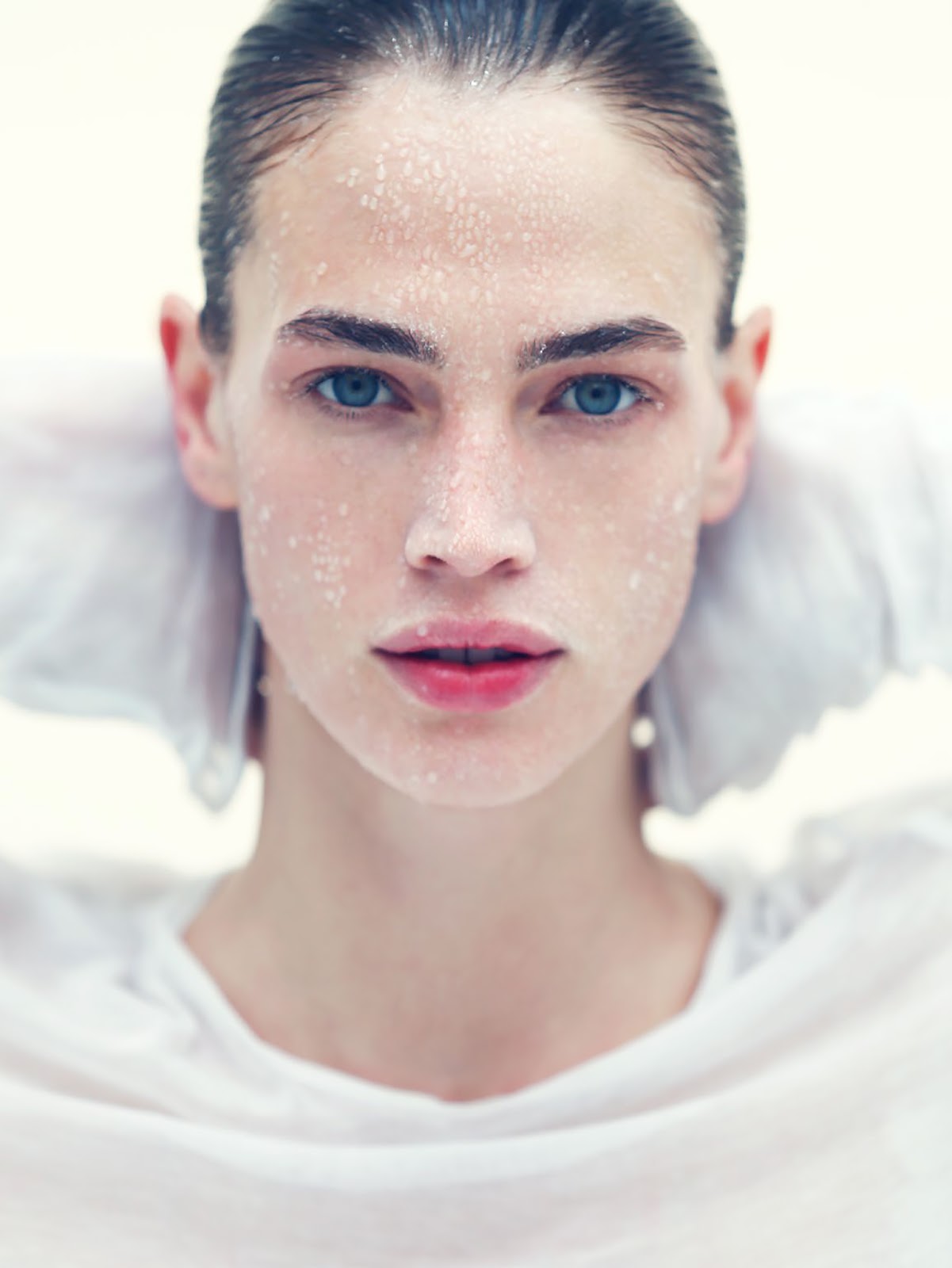 vogue-paris-01-1743938345.jpg