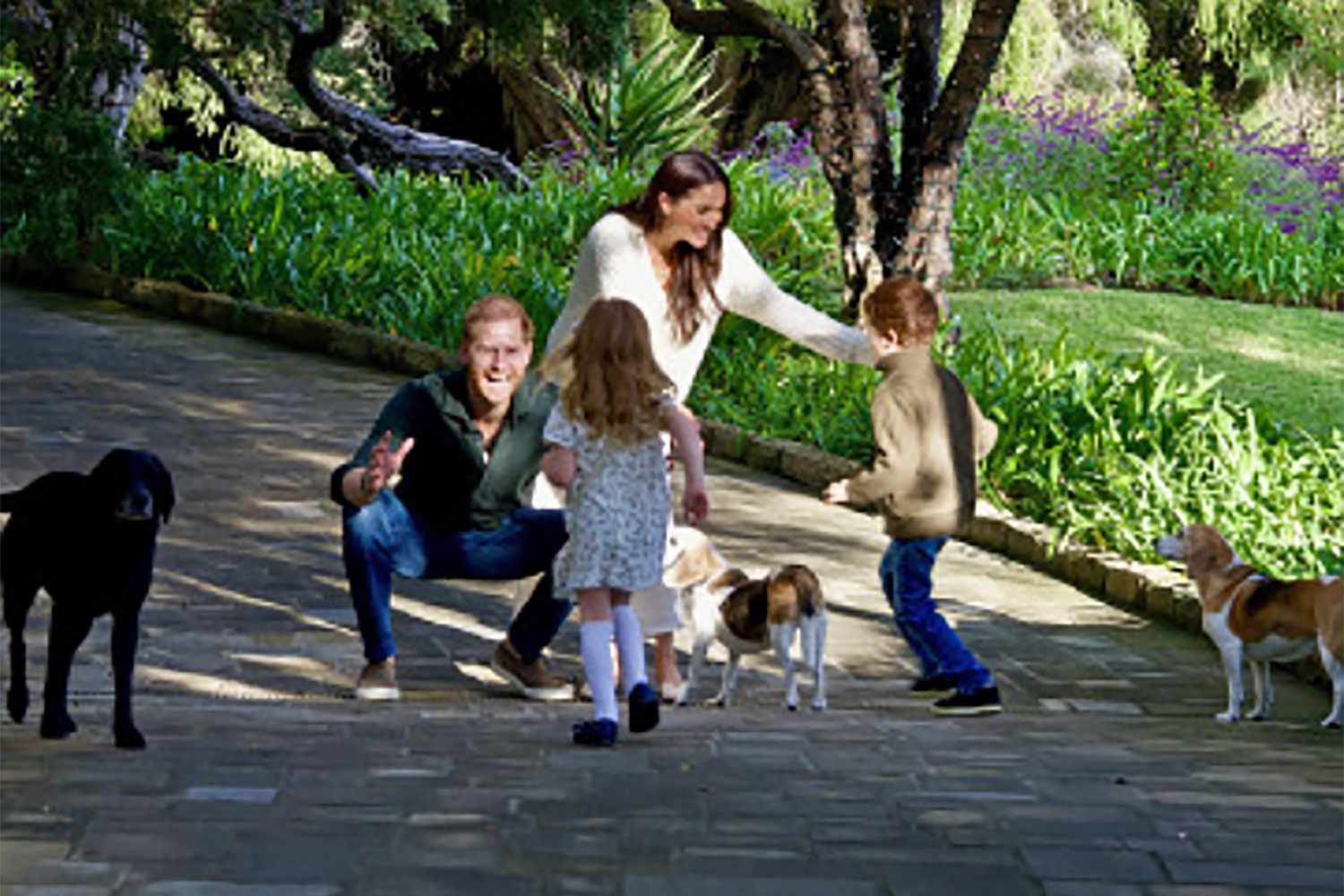 prince-harry-meghan-markle-sussex-holiday-card9-121624-c887b2939991494a940a78c43fbbff6d-1745992108.jpg